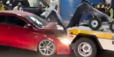VIDEO. Conductora se estrella contra grúa al intentar huir de retén en Iztapalapa