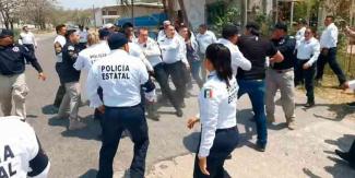 Por falta de pago, policías de Campeche se agarran a golpes