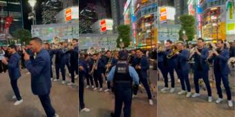 VIDEO. Detienen a La Banda El Recodo por dar concierto en calles de Japón