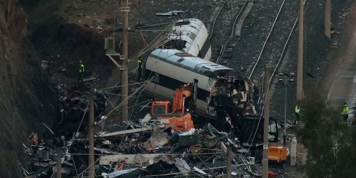 Tren choca con grúa en Murcia; tercer accidente ferroviario en una semana