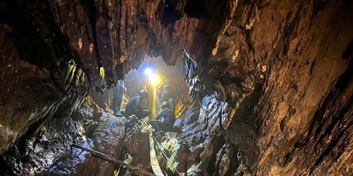 Milagro en Laos: rescatan a mineros atrapados 10 días en cueva; siguen desaparecidos