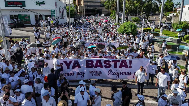“La violencia no nos va a ganar”: ciudadanos marchan en Culiacán exigiendo paz