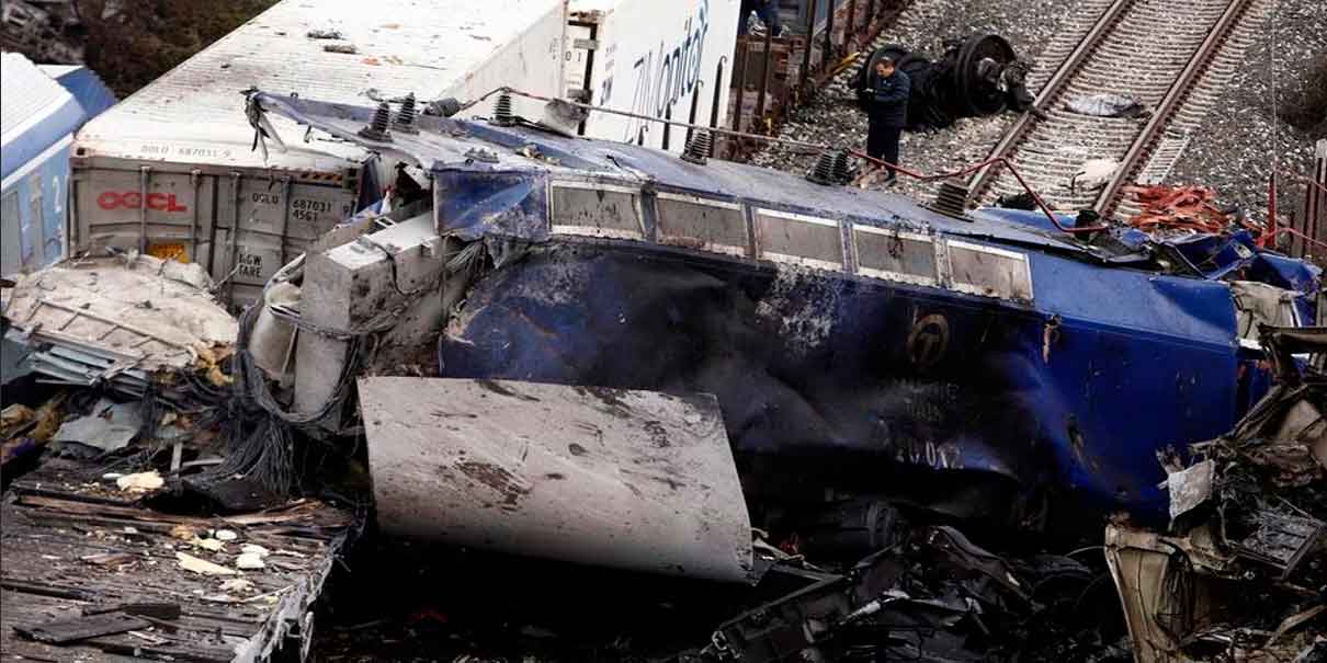 Choque de trenes deja al menos 36 muertos y 85 heridos