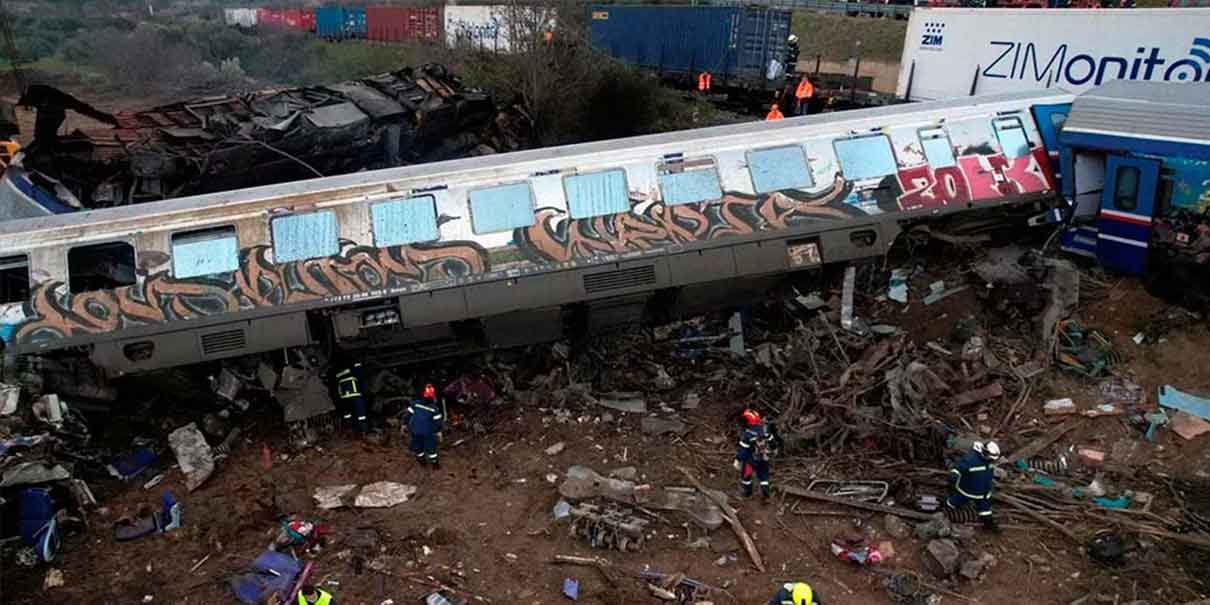 Choque de trenes deja al menos 36 muertos y 85 heridos