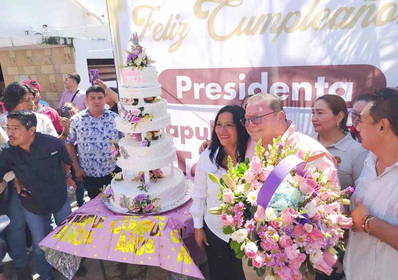 Acapulco se ahoga y alcaldesa festeja su cumpleaños en el Ayuntamiento