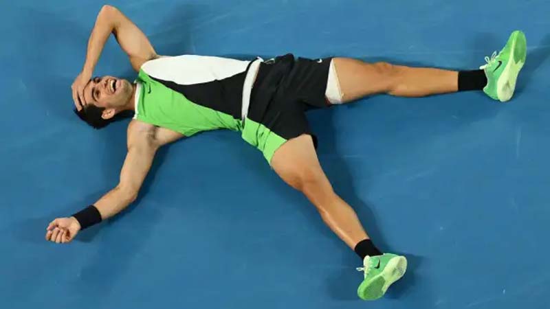 Alcaraz conquista Australia y frena el título 25 de Djokovic
