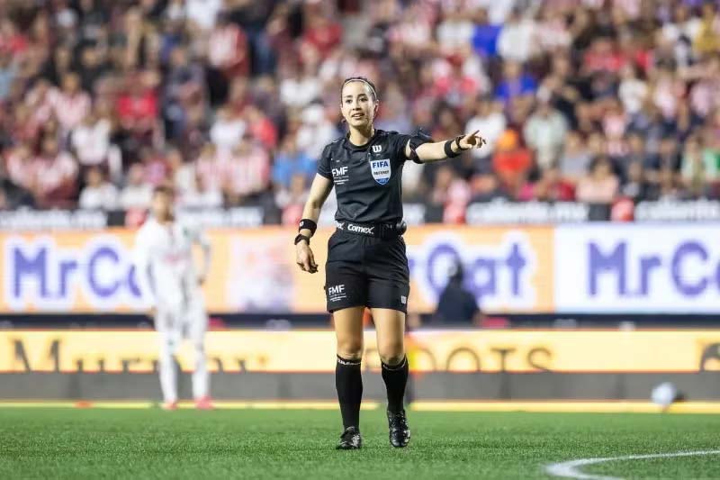 Árbitra mexicana Katia Itzel García entra al top 10 mundial de la IFFHS