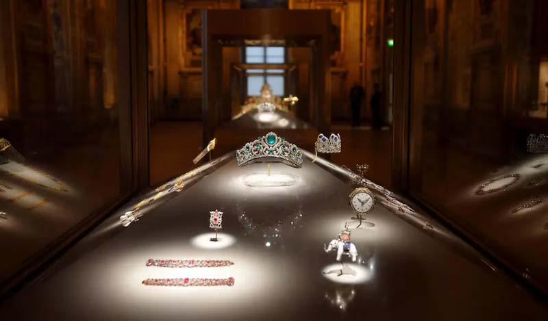 Joyas reales robadas del Louvre: el espectacular atraco que duró solo siete minutos y fue grabado en VIDEO