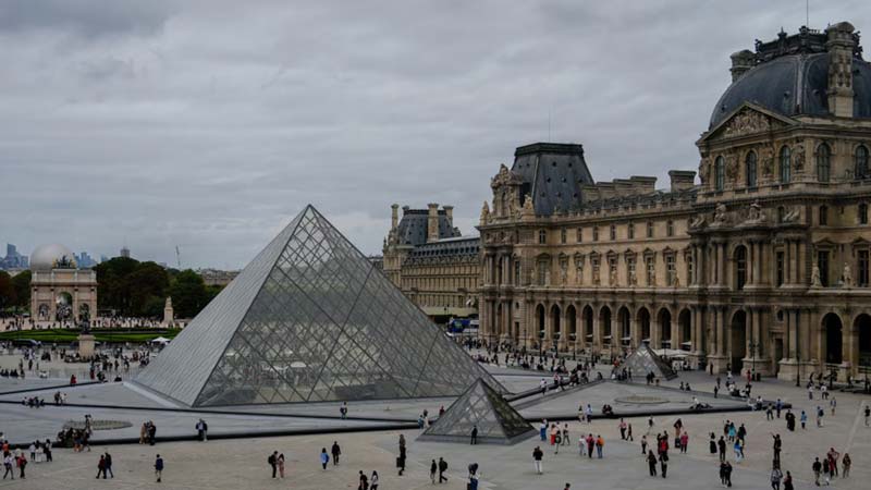 Joyas reales robadas del Louvre: el espectacular atraco que duró solo siete minutos y fue grabado en VIDEO