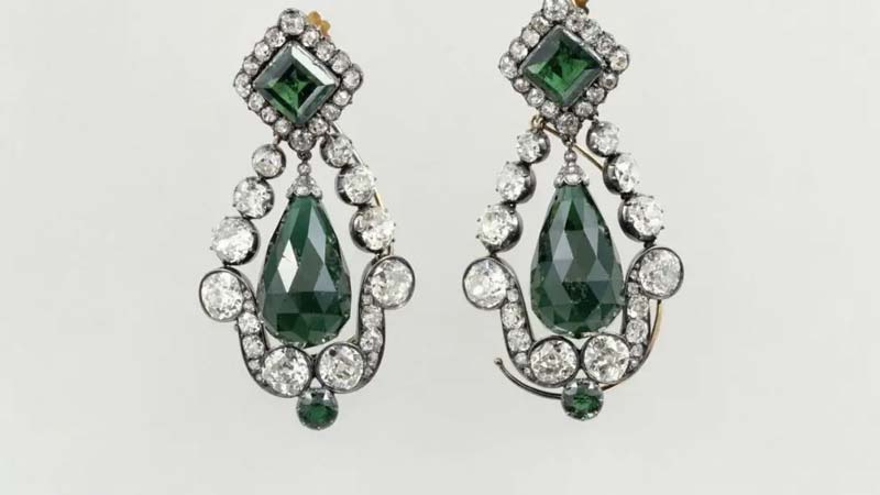 Joyas reales robadas del Louvre: el espectacular atraco que duró solo siete minutos y fue grabado en VIDEO