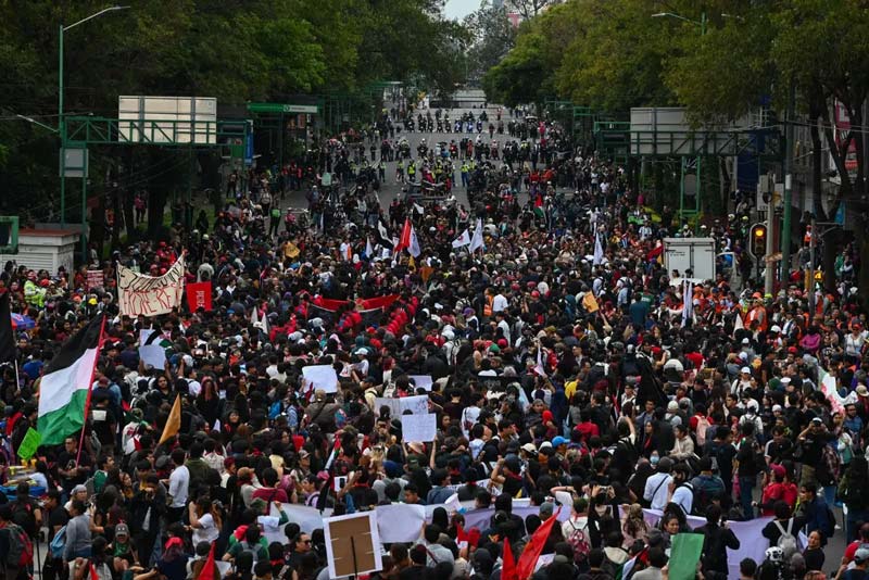 La marcha del 2 de Octubre partió de la Plaza de las Tres Culturas y avanzó por distintas vialidades hasta llegar al Zócalo de CDMX.