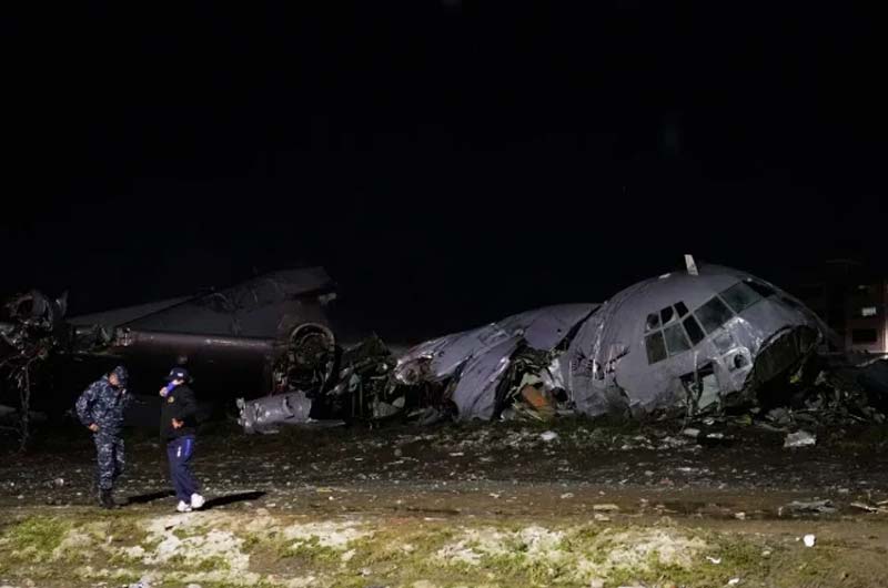 Avión militar con millones en billetes se estrella en Bolivia y deja 15 muertos