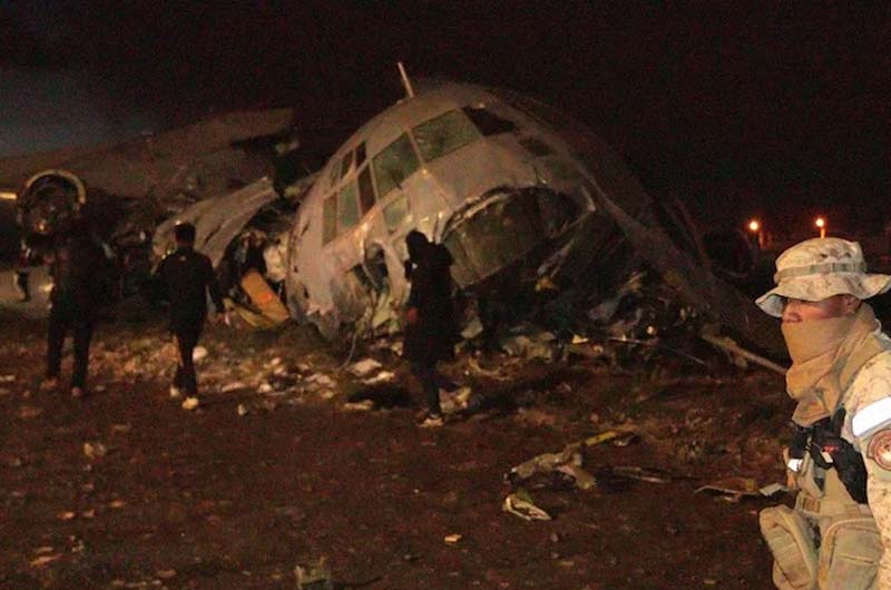 Avión militar con millones en billetes se estrella en Bolivia y deja 15 muertos