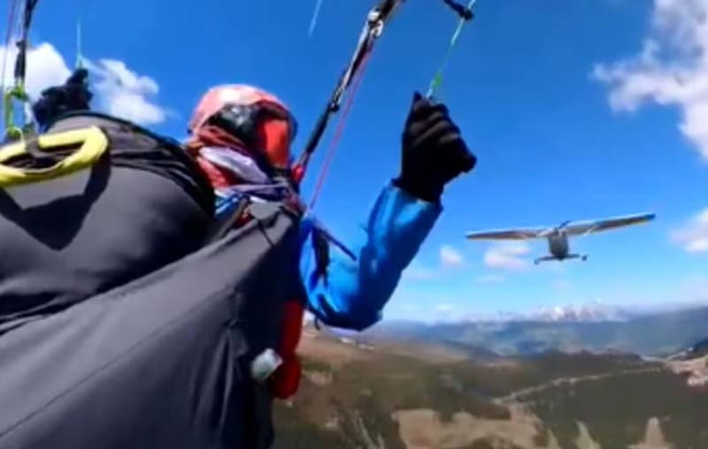 Avioneta embiste parapente en pleno vuelo y mujer sobrevive