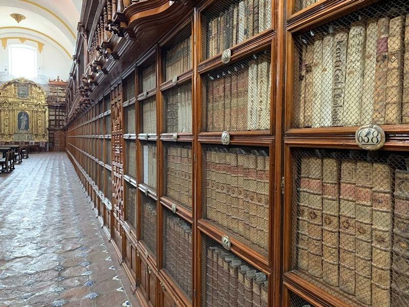 Biblioteca Palafoxiana: un tesoro histórico y cultural que debes visitar en Puebla