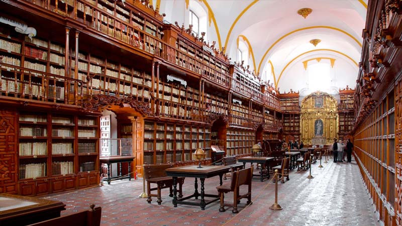 Biblioteca Palafoxiana: un tesoro histórico y cultural que debes visitar en Puebla