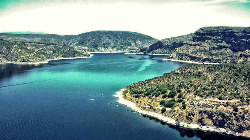 El Cañón del Infiernillo forma parte del entorno de la Presa Zimapán y del río Moctezuma, donde confluyen los ríos Tula y San Juan.