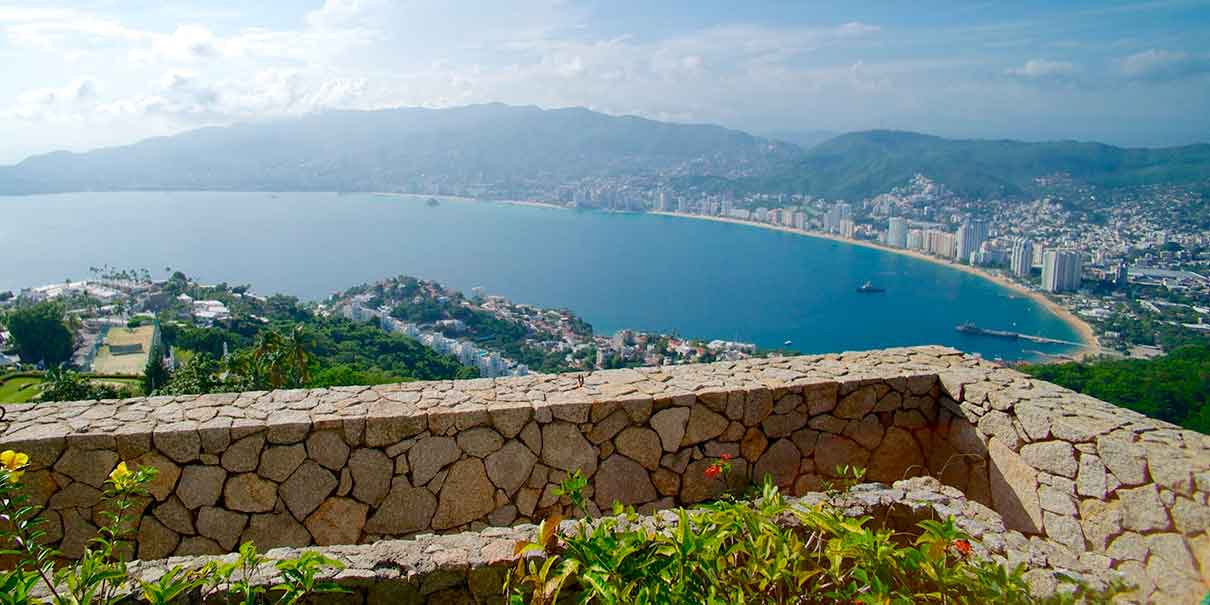 Mirador natural hacia la bahía de Acapulco