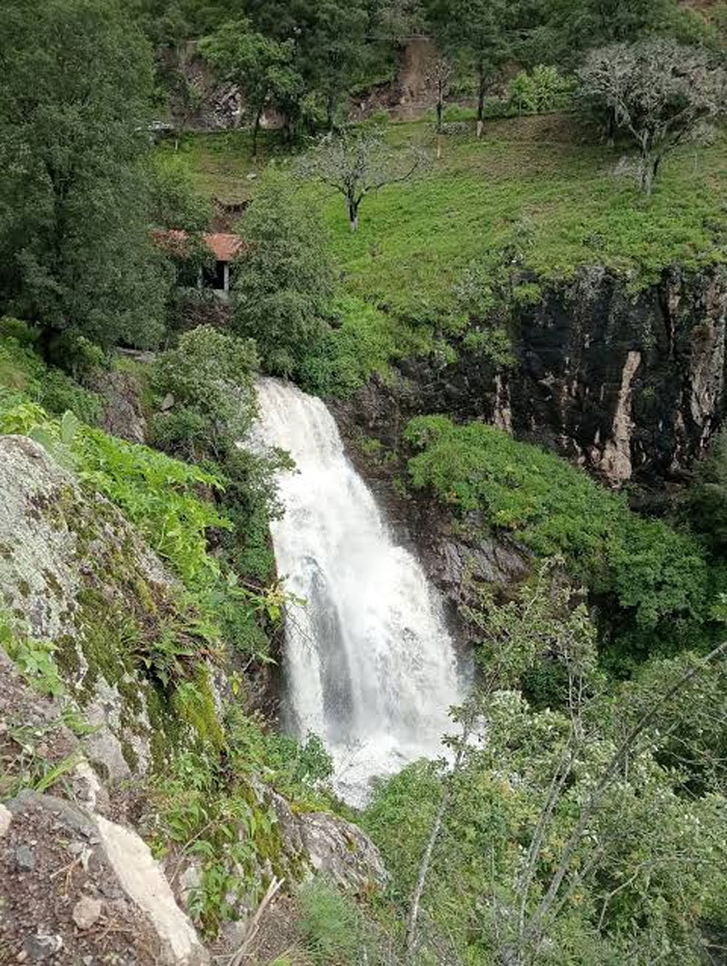 Los meses de junio y julio son ideales para visitar la Cascada de Bandola, cuando las lluvias pueden aumentar el caudal y embellecer el paisaje.