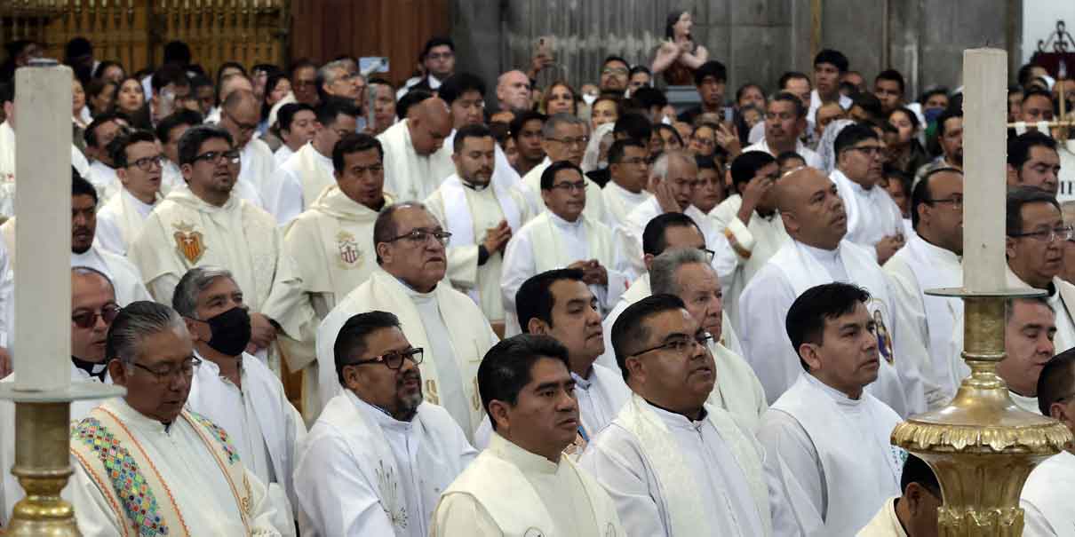 Fe y tradición: Misa Crismal reúne a fieles en la Catedral de Puebla