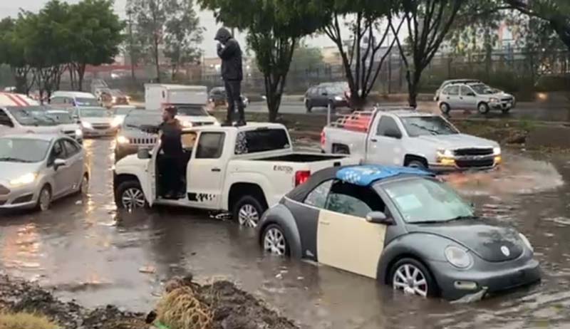 CDMX bajo el agua: lluvias por segundo día colapsan vialidades y transporte