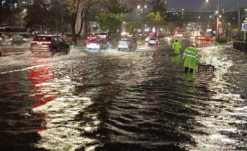 CDMX bajo el agua: lluvias por segundo día colapsan vialidades y transporte
