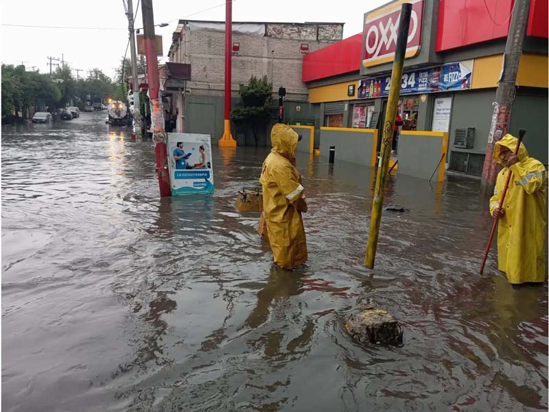 CDMX bajo el agua: lluvias por segundo día colapsan vialidades y transporte