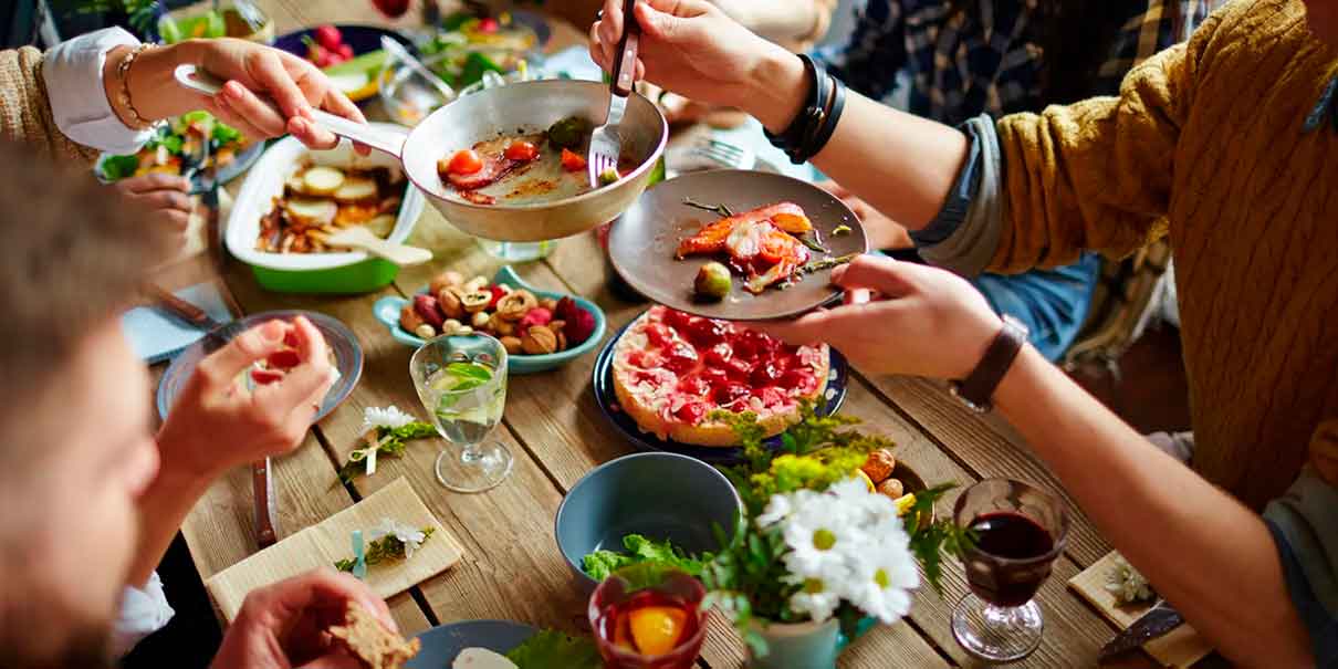 Cenar tarde podría hacerte subir de peso