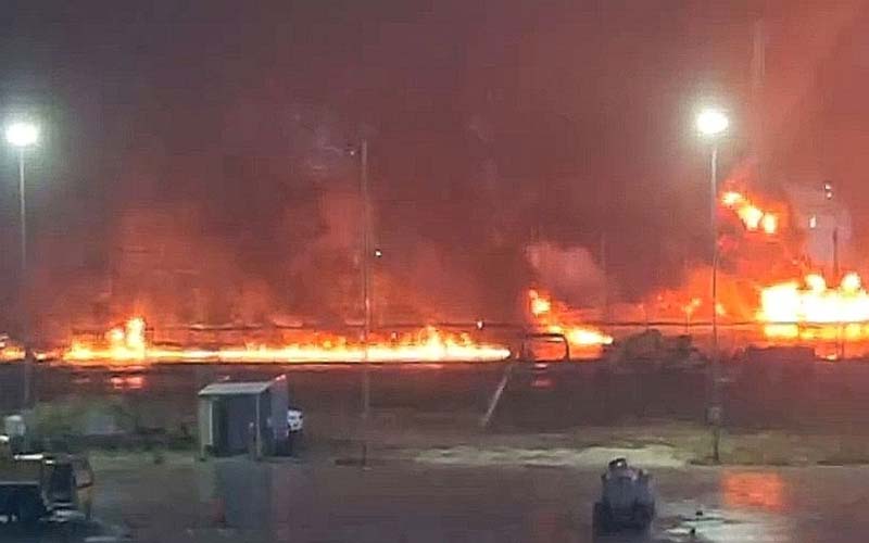 Incendio en Dos Bocas por desborde de aguas aceitosas deja cinco muertos; Pemex asegura que no hay peligro