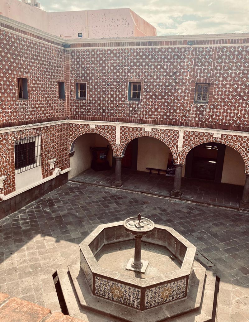 Niñas y mujeres en los claustros de Puebla