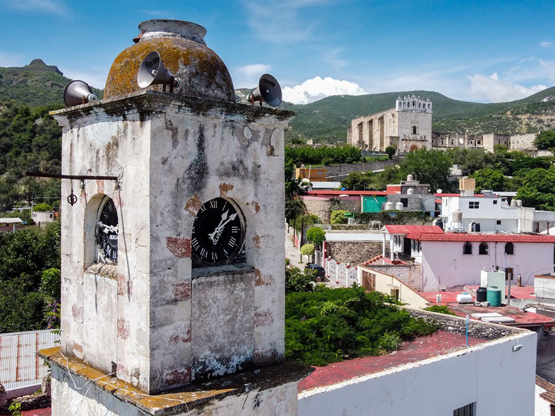 El Pueblo Mágico de Metztitlán, Hidalgo, alberga joyas históricas como el Exconvento de La Comunidad y La Tercena, edificio del siglo XVI.