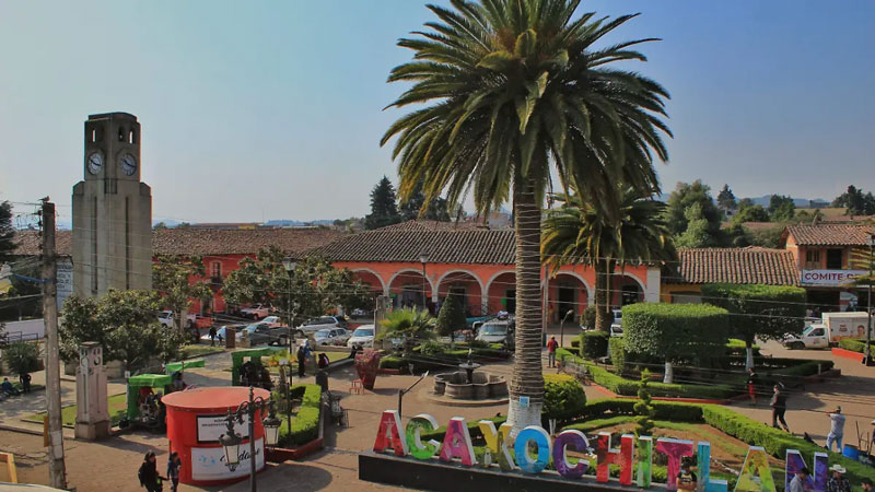 El Pueblo Mágico de Acaxochitlán, en Hidalgo, destaca por sus mercados, artesanías, construcciones históricas y paisajes naturales.