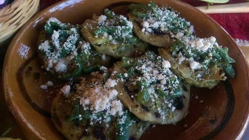 Los meminques son parte de la gastronomía tradicional de Acaxochitlán, Pueblo Mágico de Hidalgo, donde los sabores locales conservan la riqueza culinaria de la región.