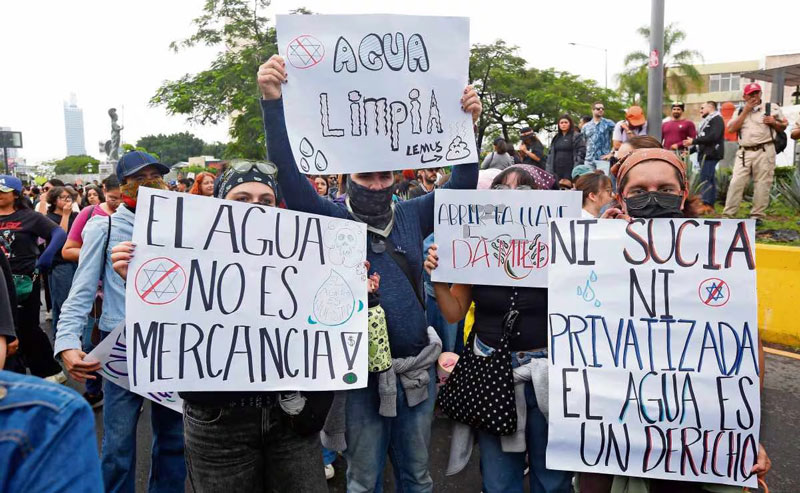 La crisis del agua en Guadalajara se agravó en 2026, con denuncias por agua sucia en numerosas colonias.