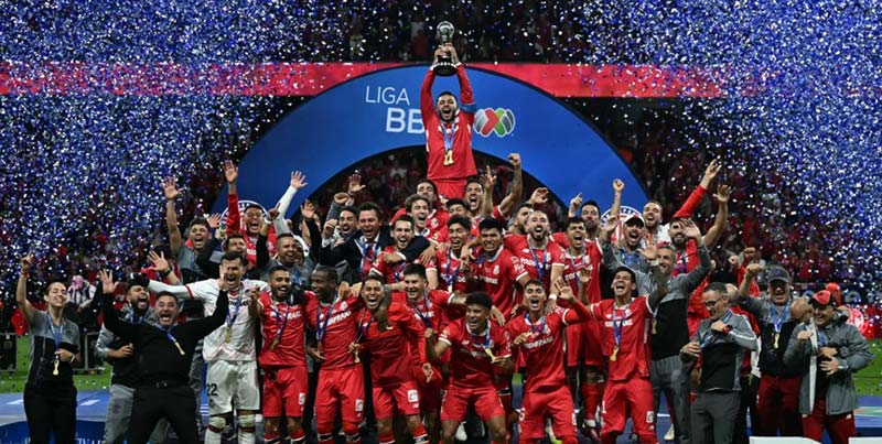Con remontada, Toluca supera al Galaxy y levanta la Campeones Cup