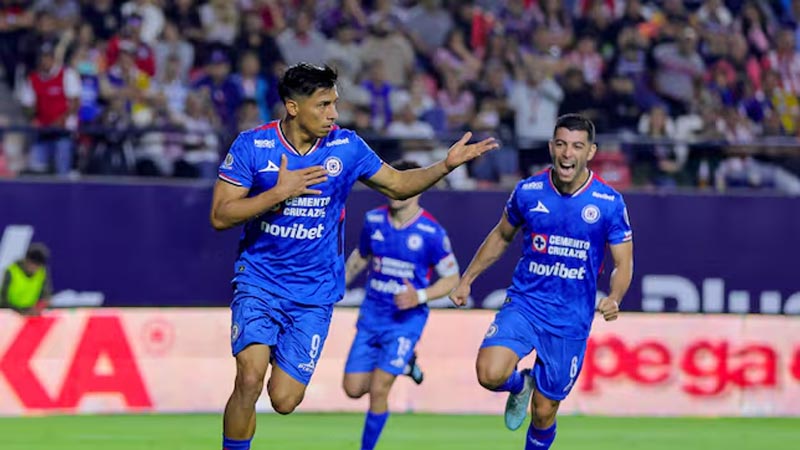 Cruz Azul gana con sufrimiento 2-1 al Atlético de San Luis