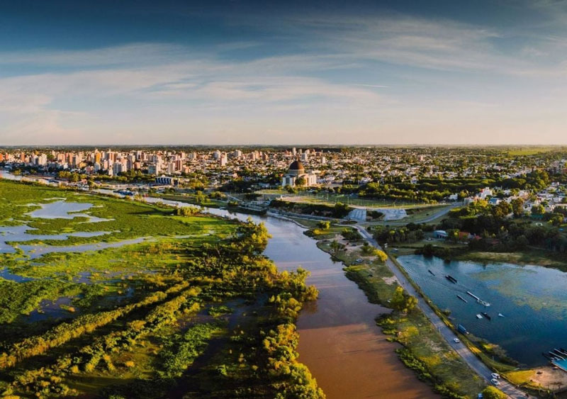 Las lluvias y las descargas de las represas podrían elevar el nivel del río Paraná frente a San Nicolás.