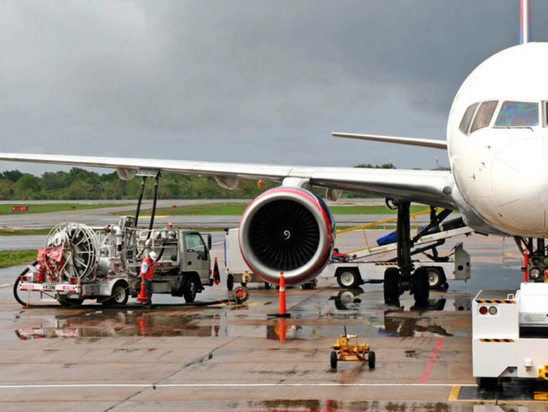 Crisis energética paraliza vuelos y turismo en Cuba