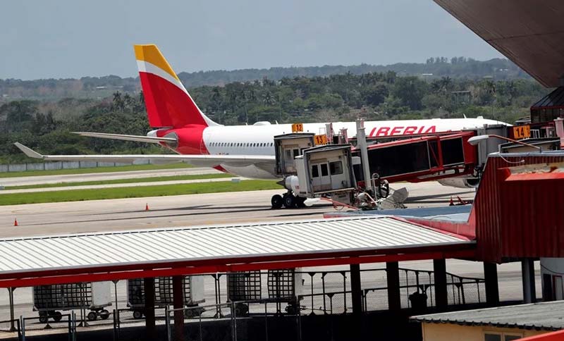Crisis energética paraliza vuelos y turismo en Cuba