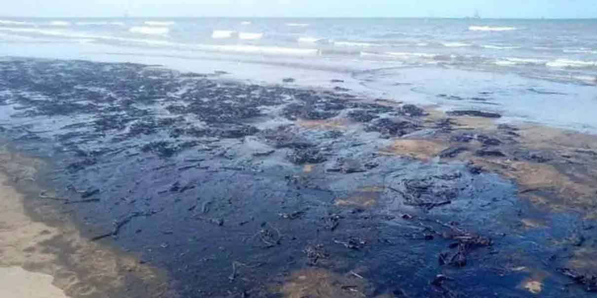 Alerta en Tabasco: Derrame de petróleo en Dos Bocas cierra playas y paraliza pesca