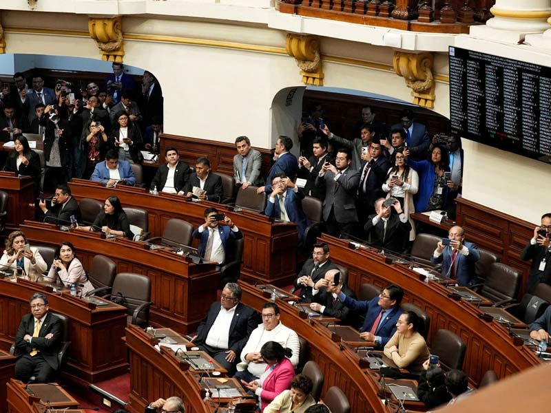 Destituyen a la presidenta de Perú, Dina Boluarte, en medio de crisis política y social