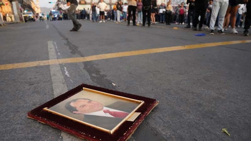 Rabia y reclamos prenden a Michoacán: toman Palacio tras crimen de Carlos Manzo