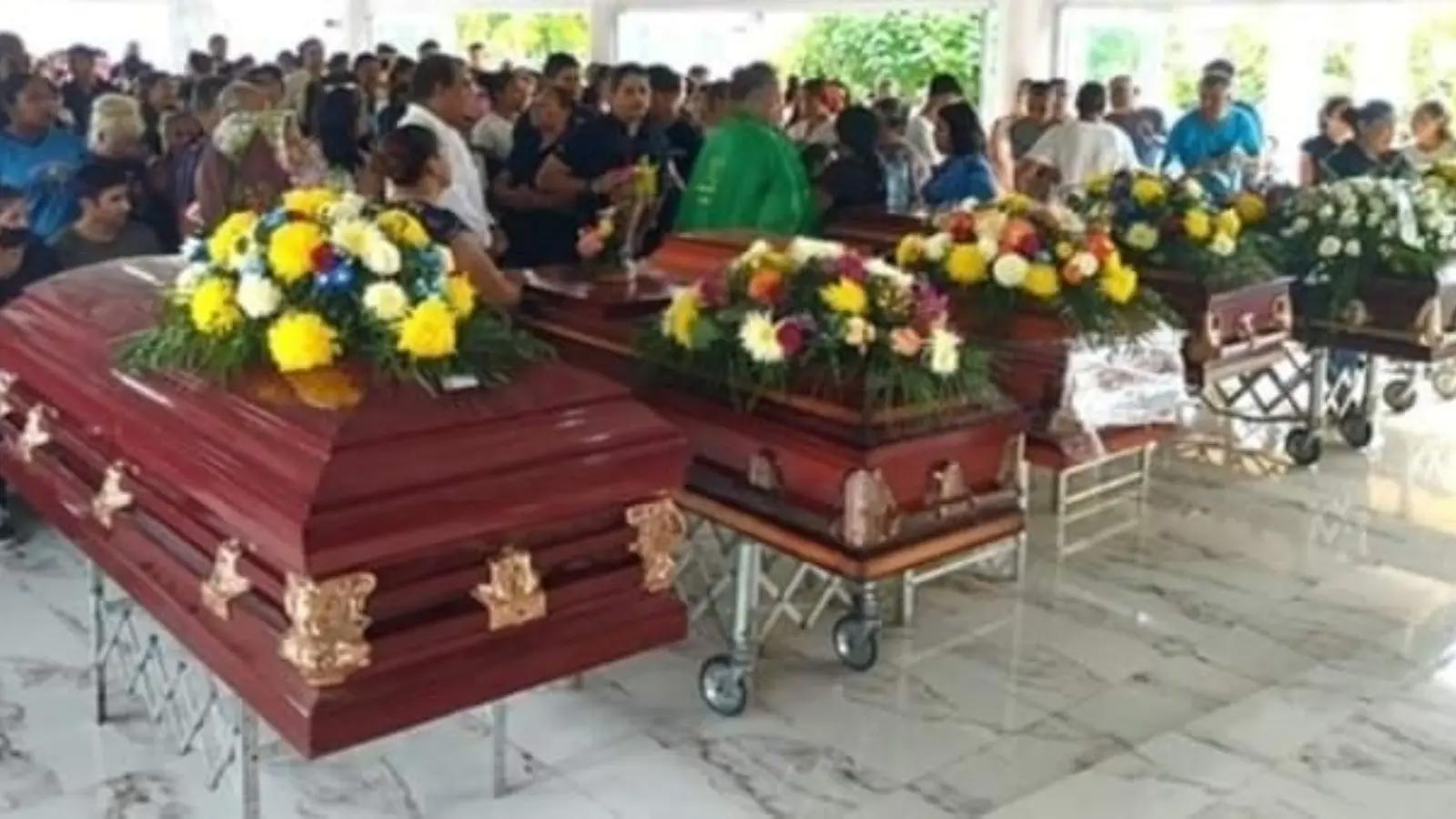 Comando embosca y asesina a ocho policías comunitarios en Ayutla, Guerrero