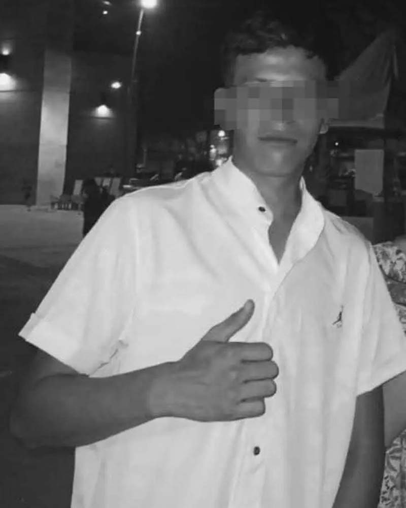 Entre gritos y empujones, director es retirado tras hallar a alumno calcinado en Tlaxcala