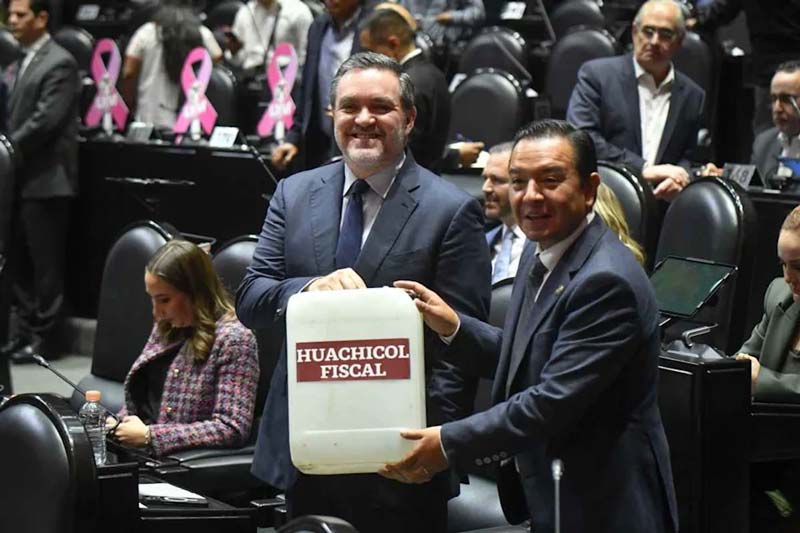 Entre gritos y reclamos, aprueban reforma aduanera para frenar huachicol fiscal