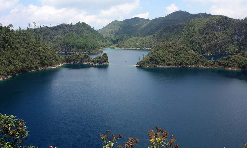 Este es el lugar en Chiapas que parece de otro mundo: Lagos de Montebello y sus aguas de colores
