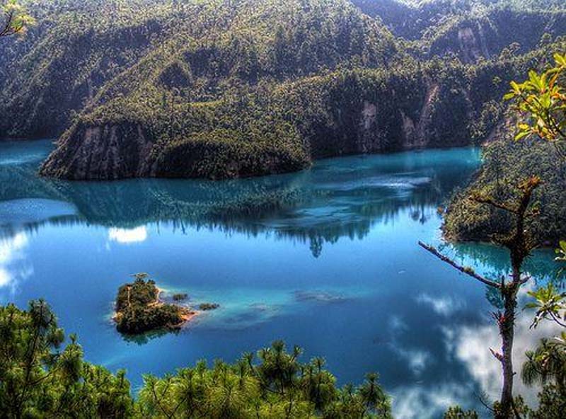 De azul a verde esmeralda: así lucen los Lagos de Montebello, joya natural de Chiapas