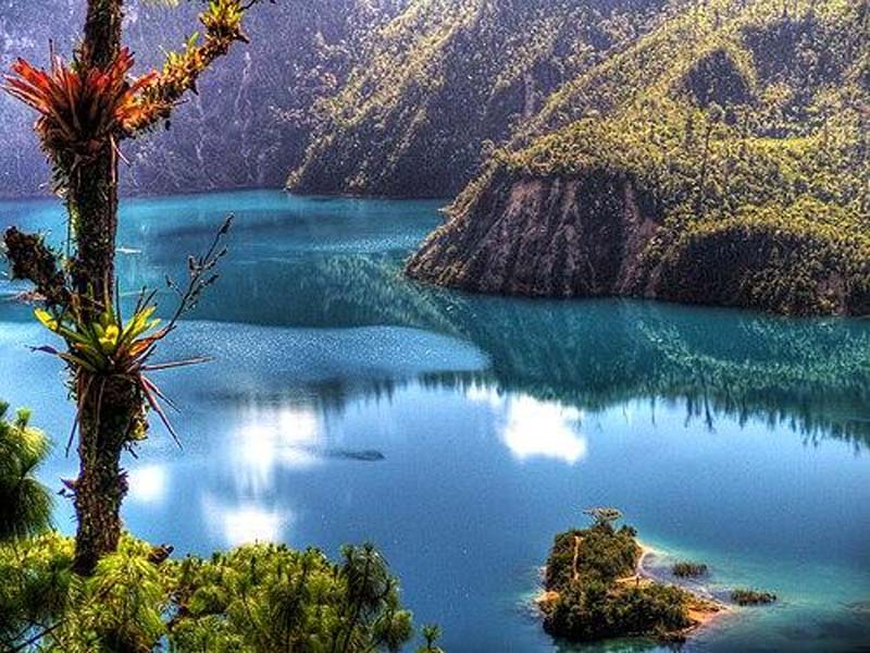 De azul a verde esmeralda: así lucen los Lagos de Montebello, joya natural de Chiapas