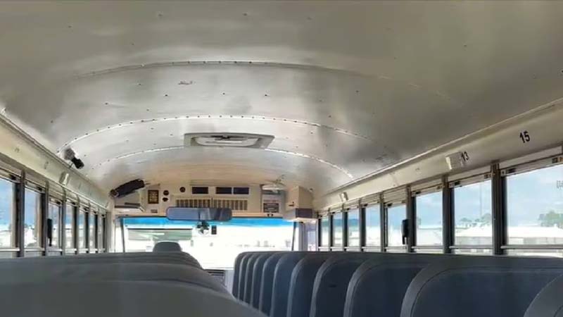 Terror al volante: estudiantes detienen autobús tras desmayo de la conductora