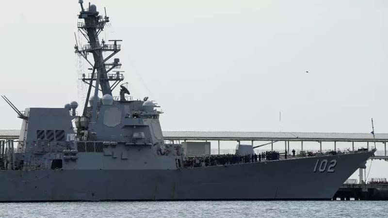 Trump ordena derribar aviones venezolanos que se acerquen a buques de EU